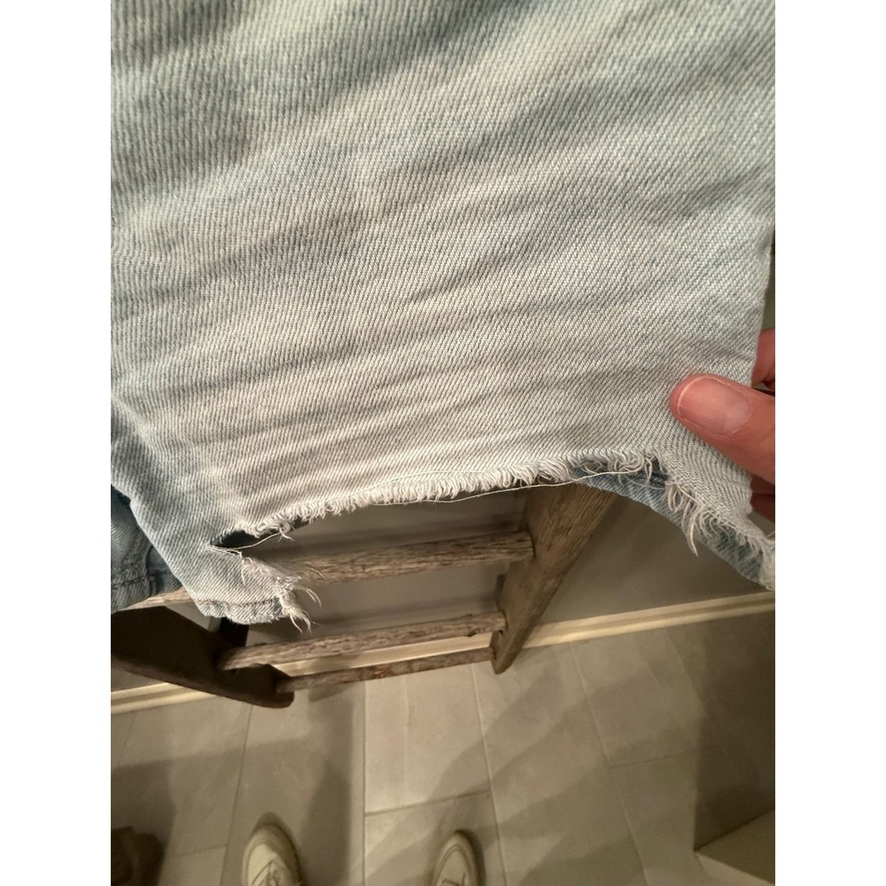 American Eagle Strigid Light Wash Frayed Hem Denim Shorts Women 000 - Picture 4 of 7